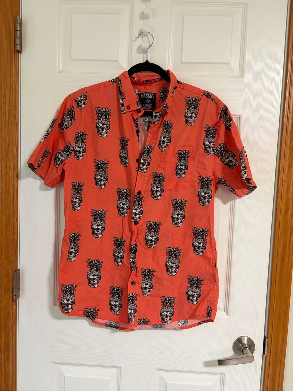 Massive Men's Short-Sleeve Coral Skull & Pineapple Print Button-Up Shirt